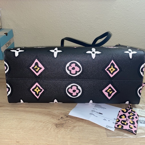 Louis Vuitton OnTheGo Wild At Heart GM Bag - Picture 11 of 16